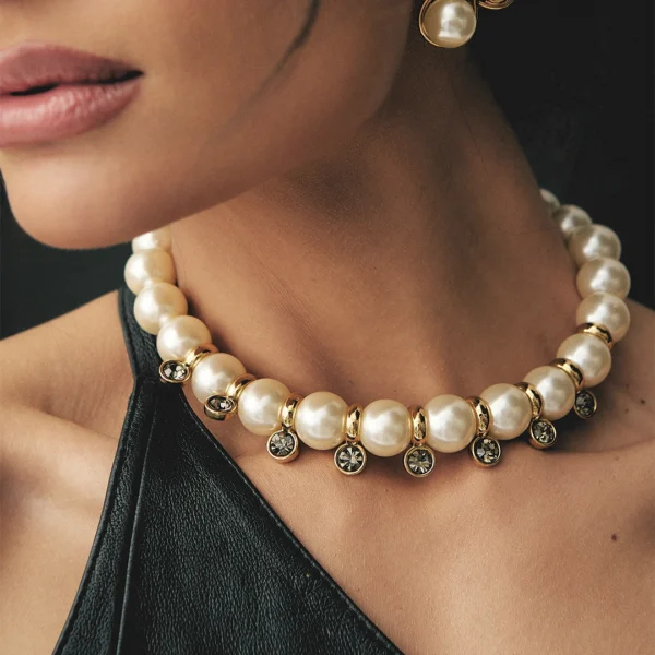 Colar Família Contemporânea Dourado Perola Black  - 016