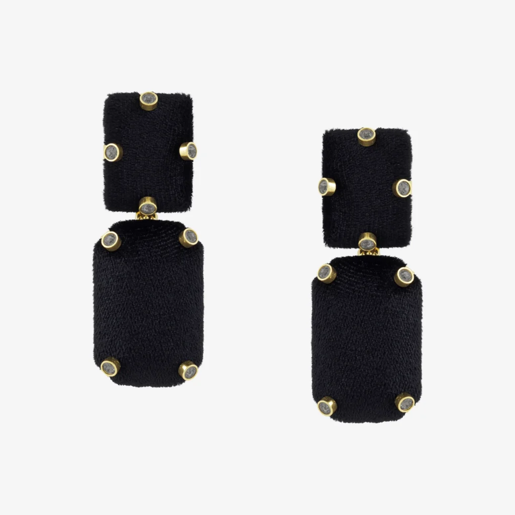 Brinco Dourado Família Veludo Preto - 020